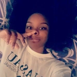 Meet your Posher, Roya